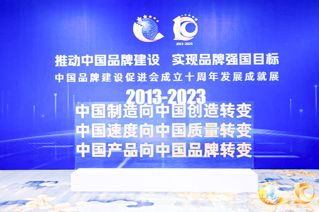 快意電梯獲評“突出貢獻品牌單位”，樹立中國品牌標桿力量